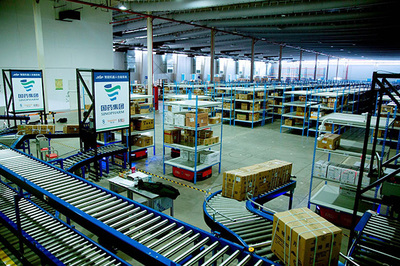 AI+倉儲(chǔ)物流 自主決策機(jī)器人引領(lǐng)變革，中國創(chuàng)新贏得國際關(guān)注